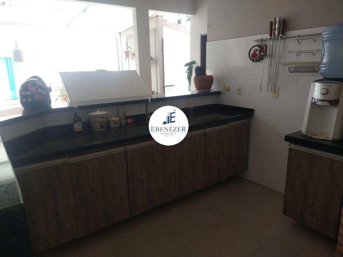 Casa para alugar com 4 quartos, 303m² - Foto 31