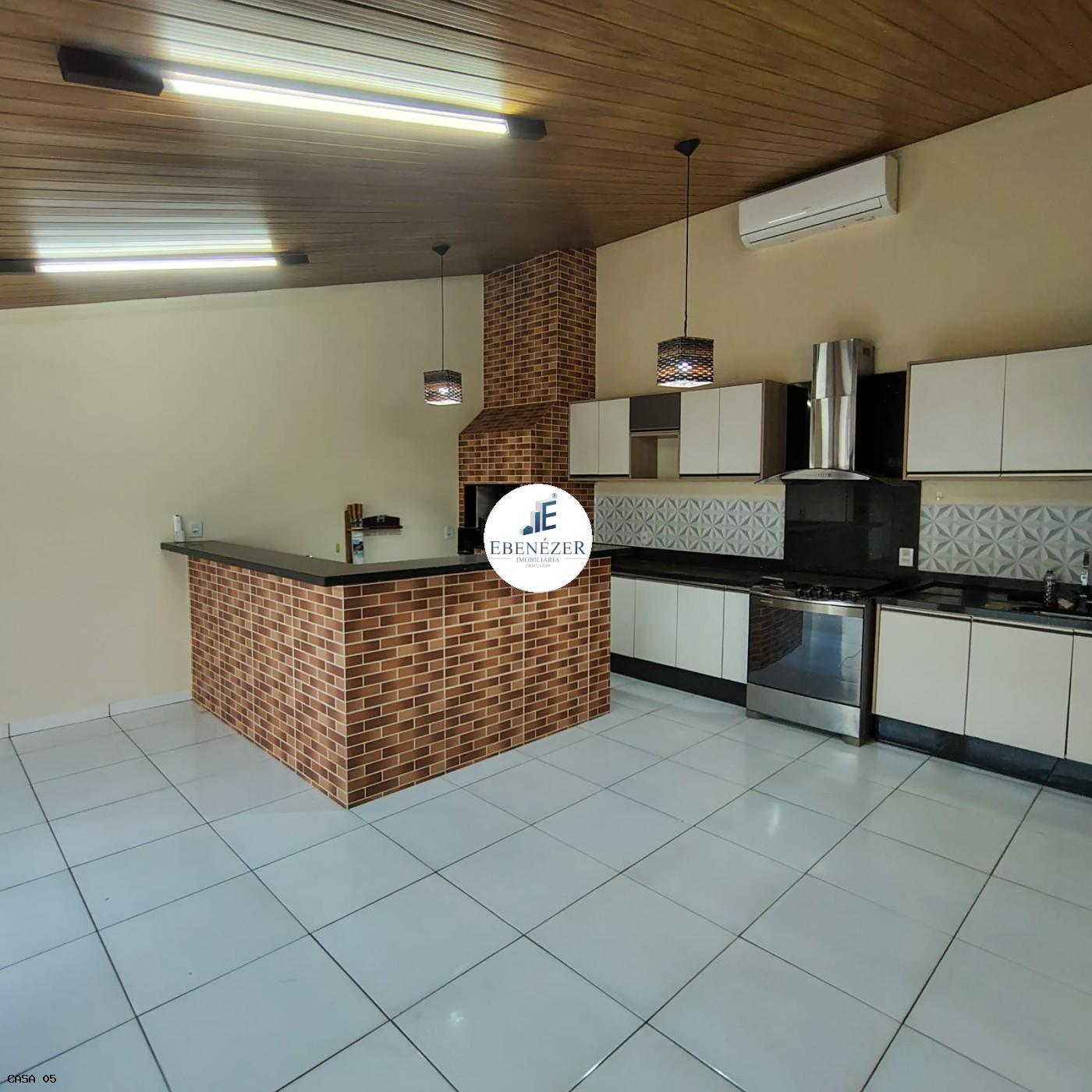 Casa para alugar com 3 quartos, 180m² - Foto 1