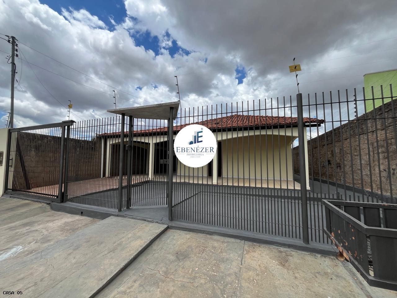 Casa, 3 quartos, 220 m² - Foto 1